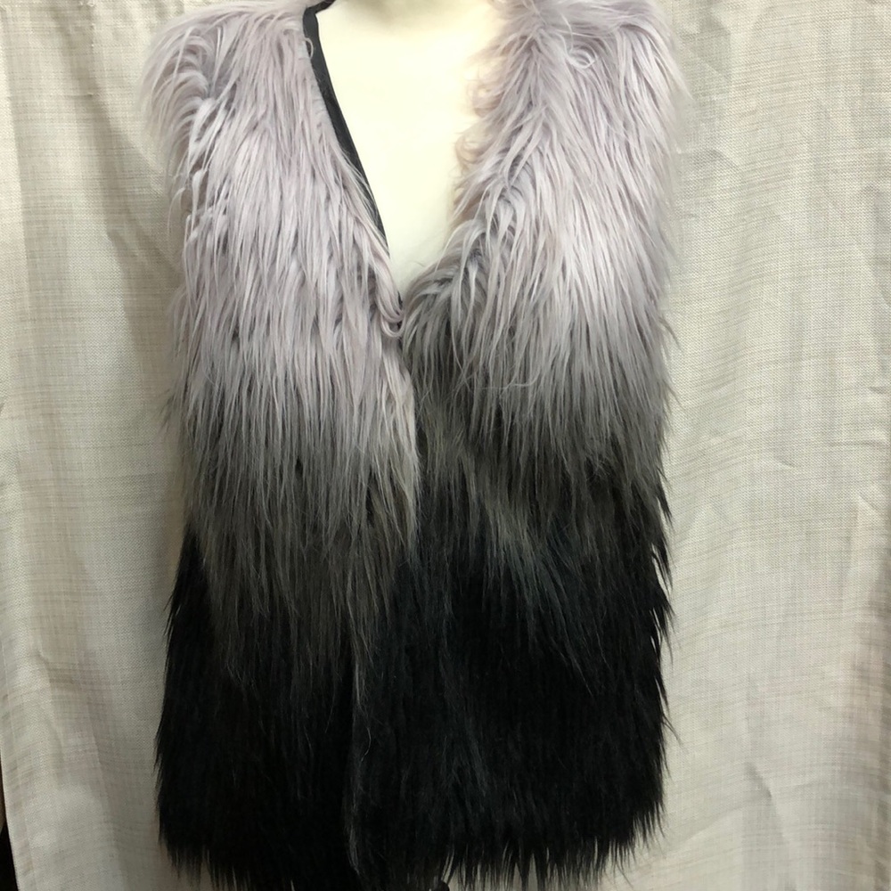 BKE Outerwear vest Sz  XL black/white. See pics for imperfection (Seam interior)